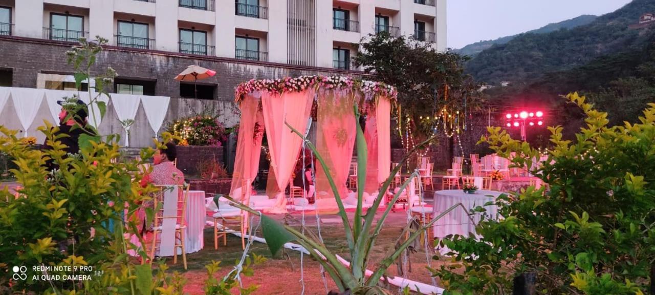 Celebration Lavasa Hotel Exterior foto