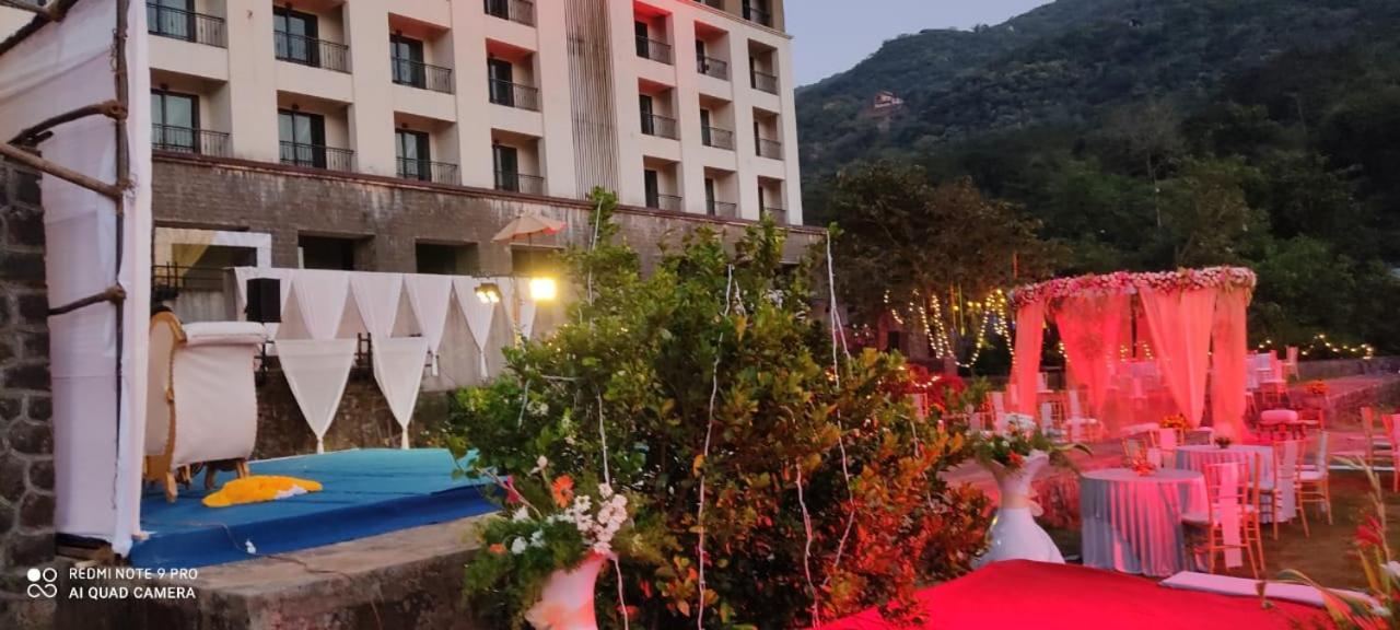 Celebration Lavasa Hotel Exterior foto